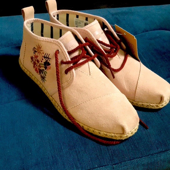 Pink Floral TOMS (9W) BRAND NEW - Picture 1 of 7